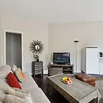 Bnbnook - Stylish 1Br - Heart Of Golden Triangle