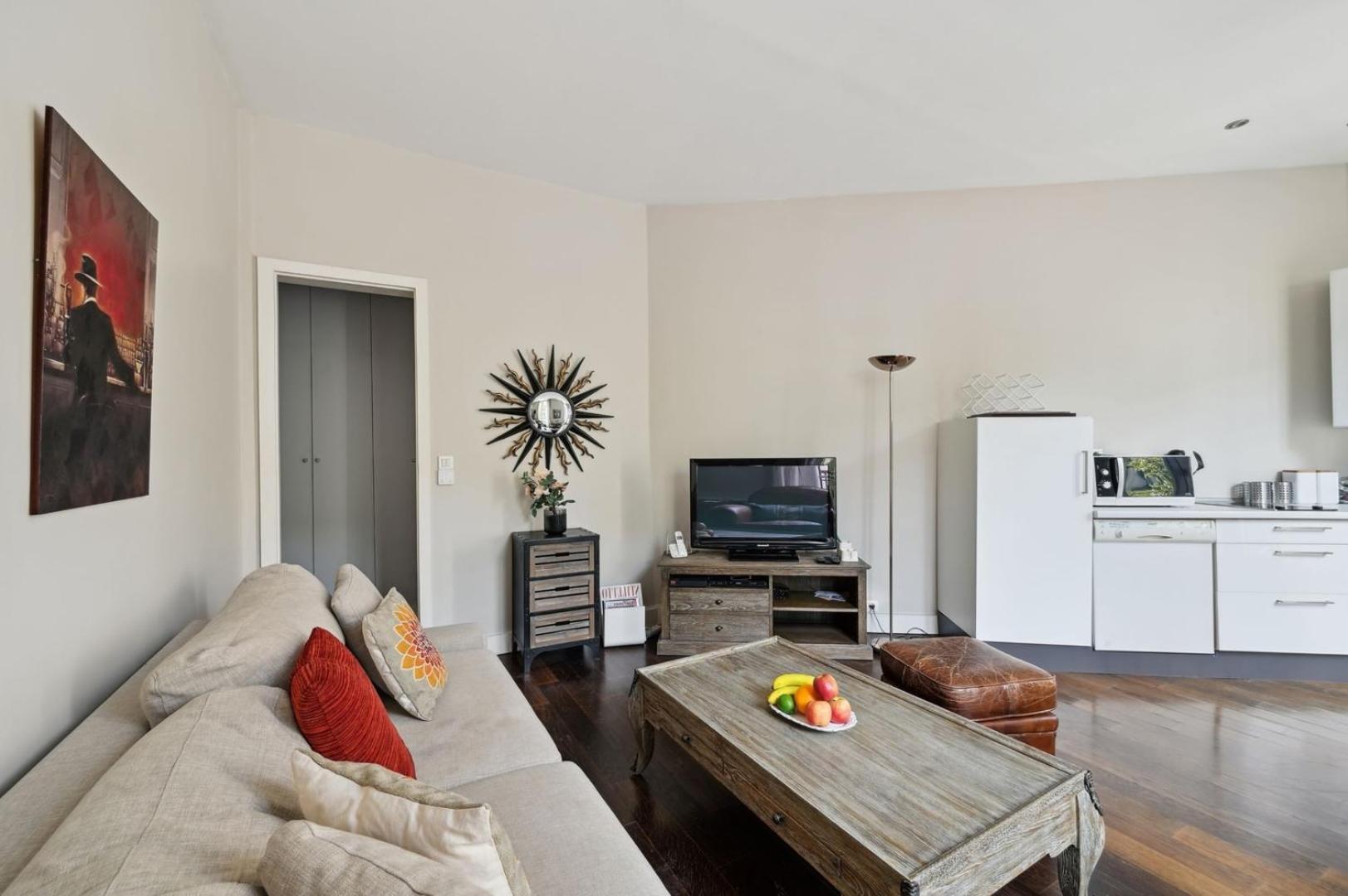 Bnbnook - Stylish 1br - Heart Of Golden Triangle Apartment
